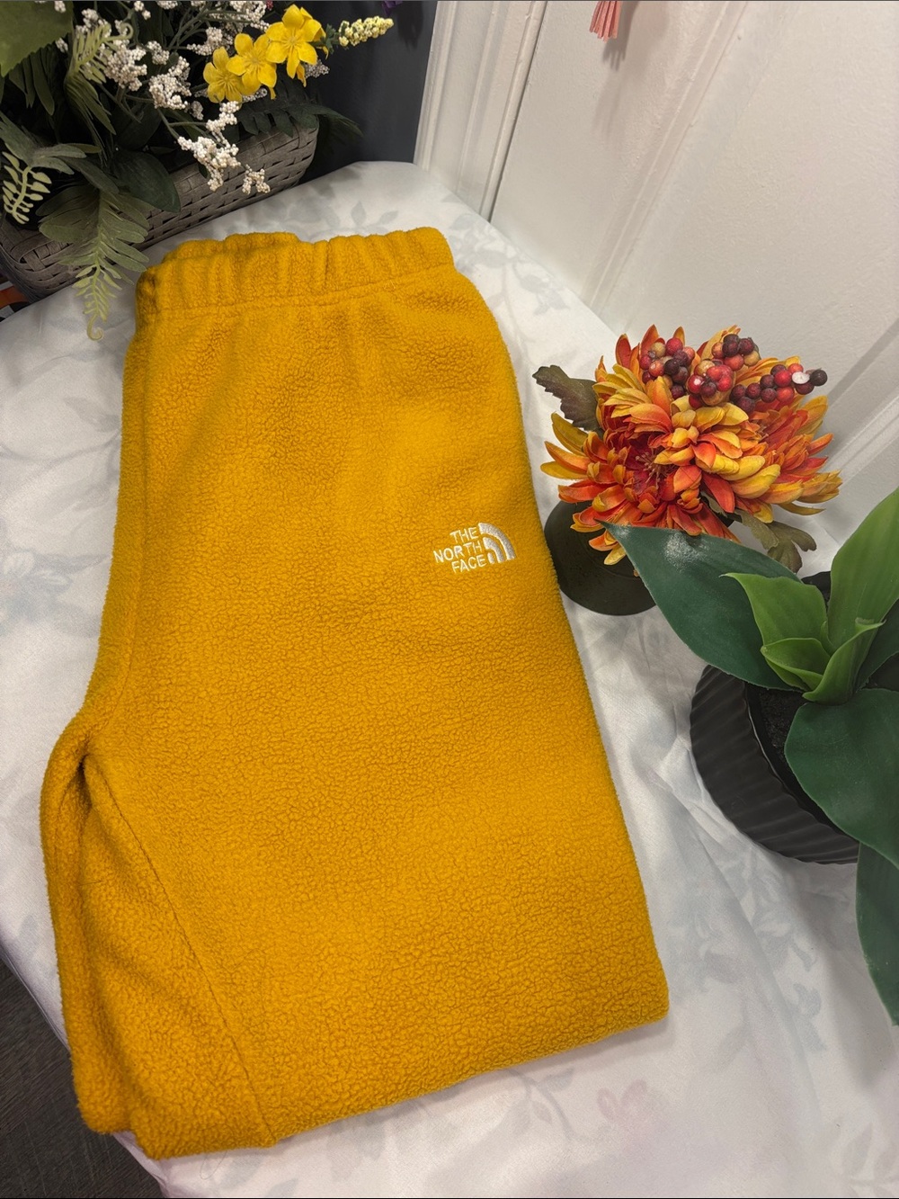 The North Face Women’s Yellow Fleece Pants Size L – New Without Tags - Picture 6 of 6